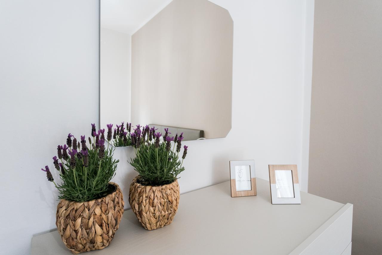 Central & Modern Apartment By Rent All โกโม ภายนอก รูปภาพ
