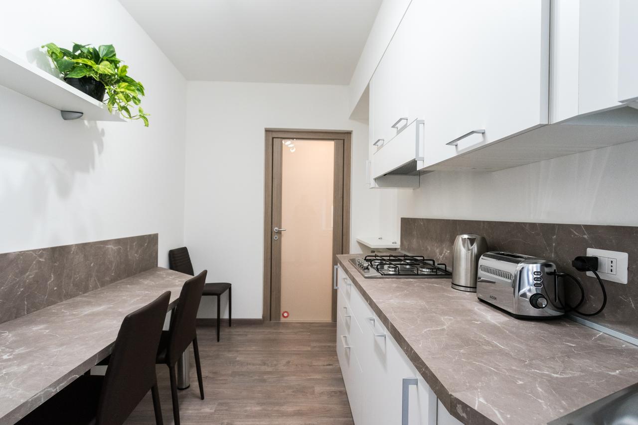 Central & Modern Apartment By Rent All โกโม ภายนอก รูปภาพ