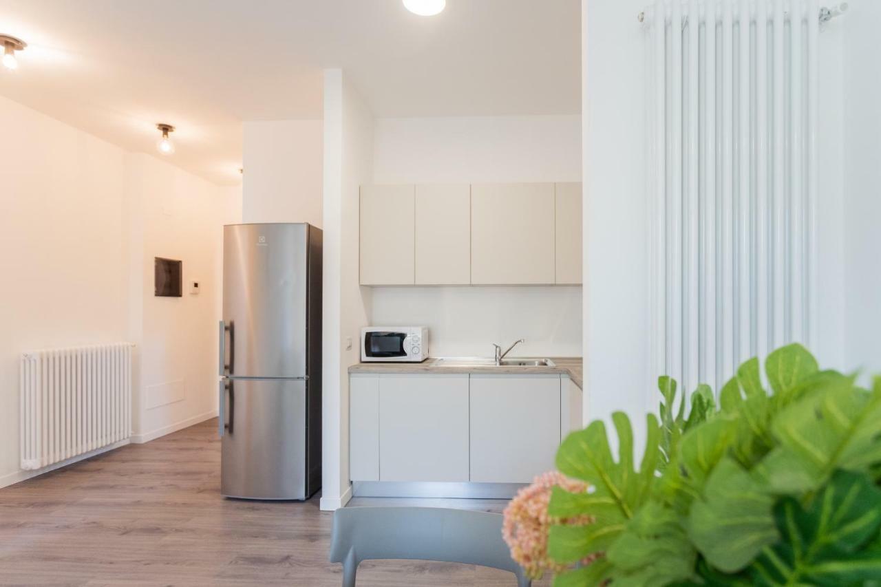 Central & Modern Apartment By Rent All โกโม ภายนอก รูปภาพ
