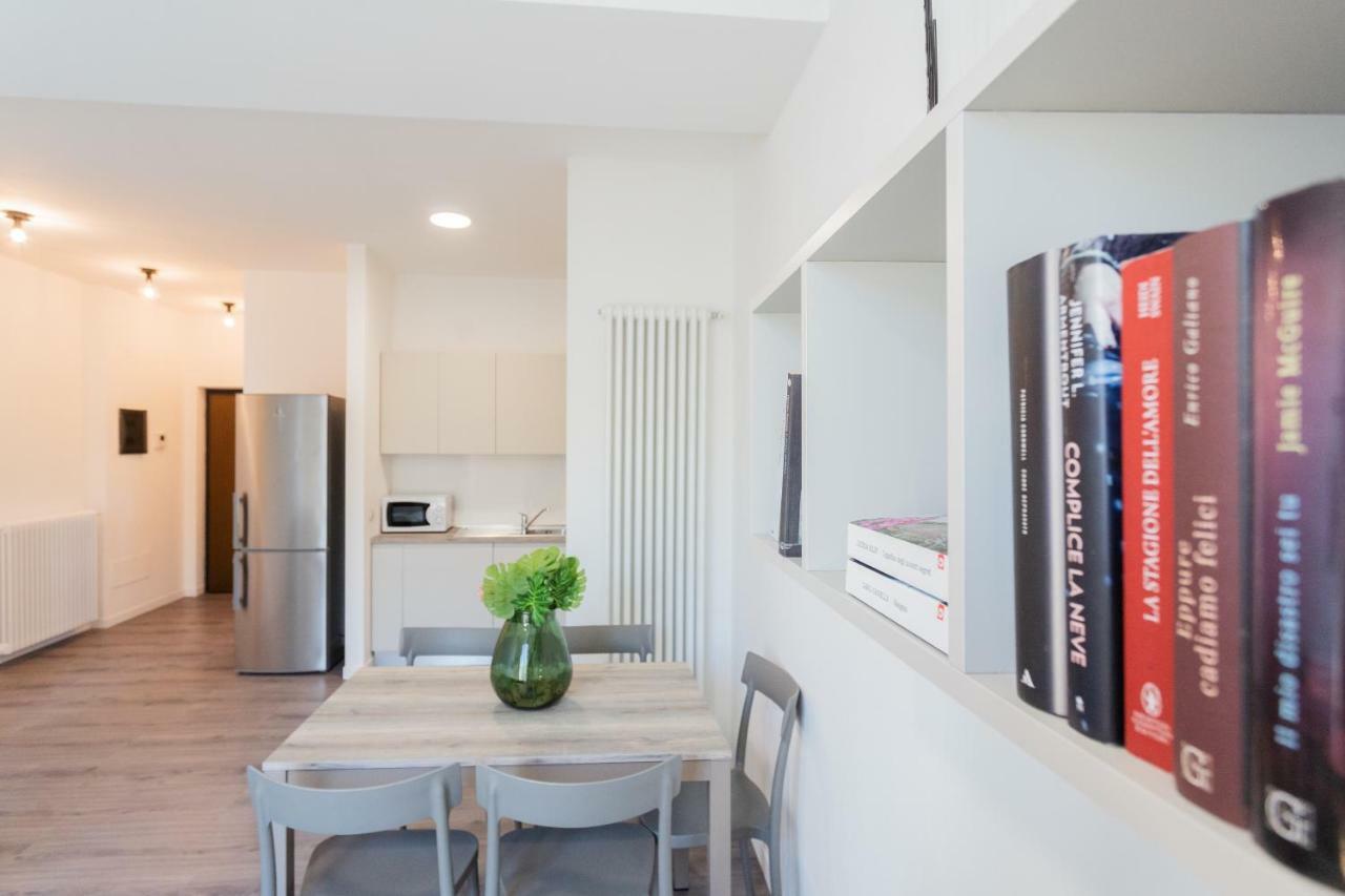 Central & Modern Apartment By Rent All โกโม ภายนอก รูปภาพ