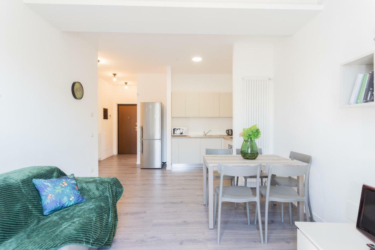 Central & Modern Apartment By Rent All โกโม ภายนอก รูปภาพ
