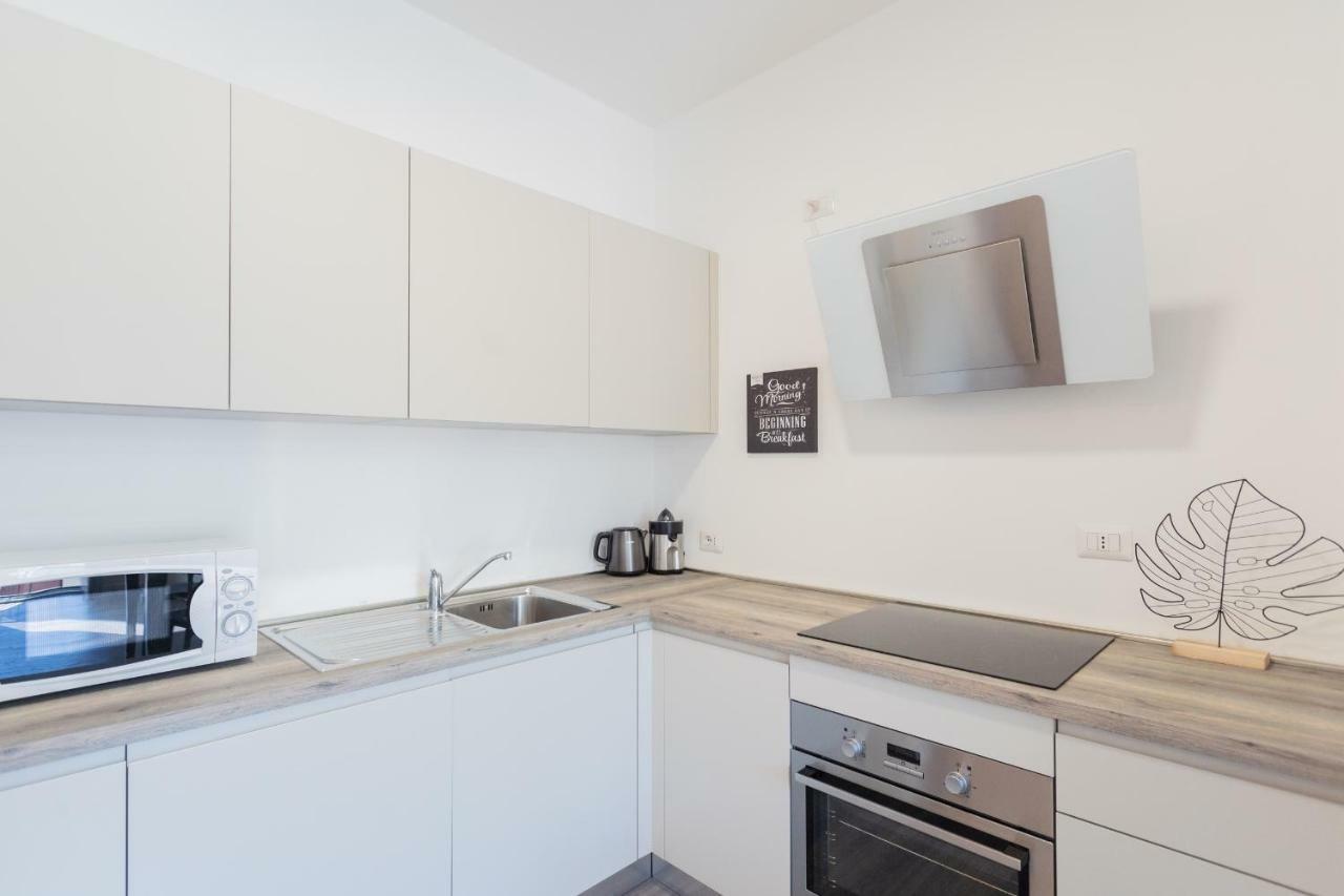 Central & Modern Apartment By Rent All โกโม ภายนอก รูปภาพ