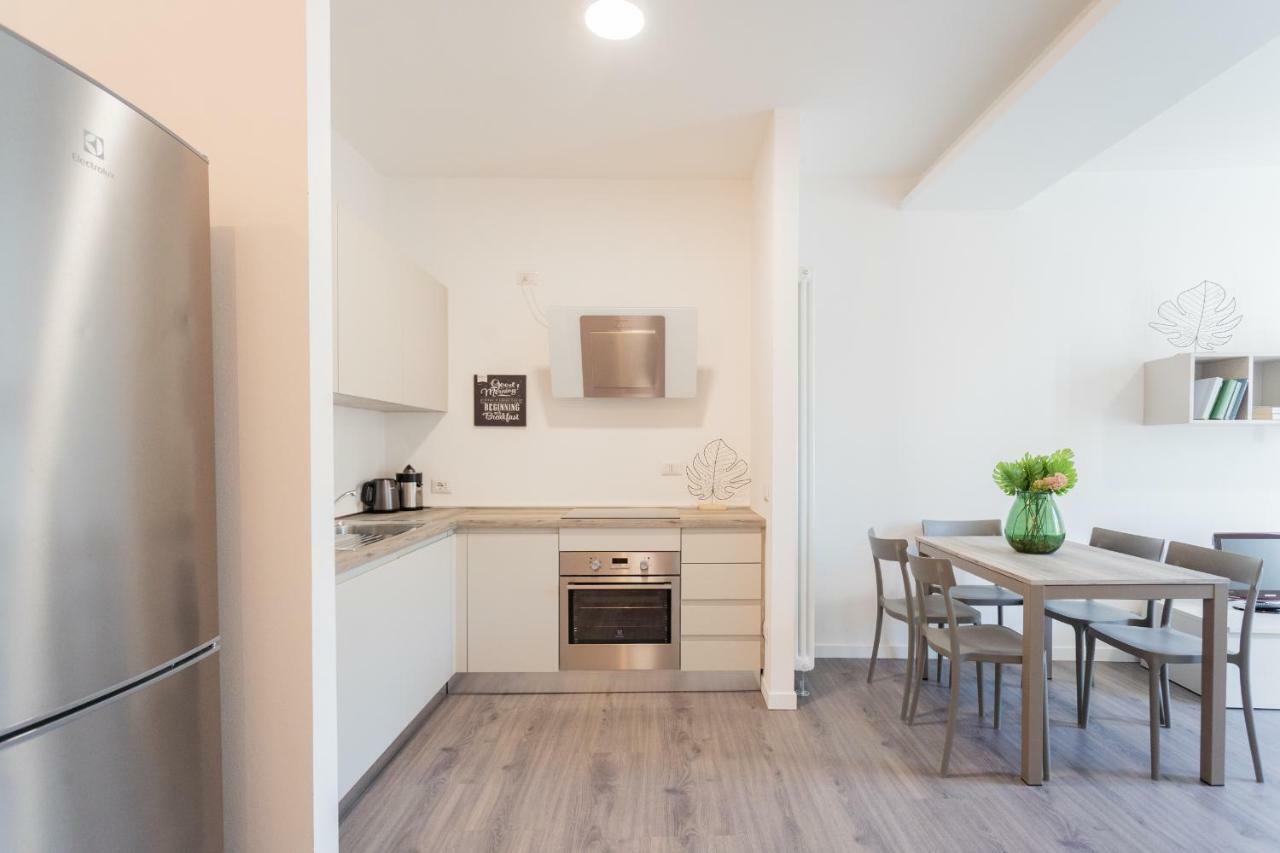 Central & Modern Apartment By Rent All โกโม ภายนอก รูปภาพ