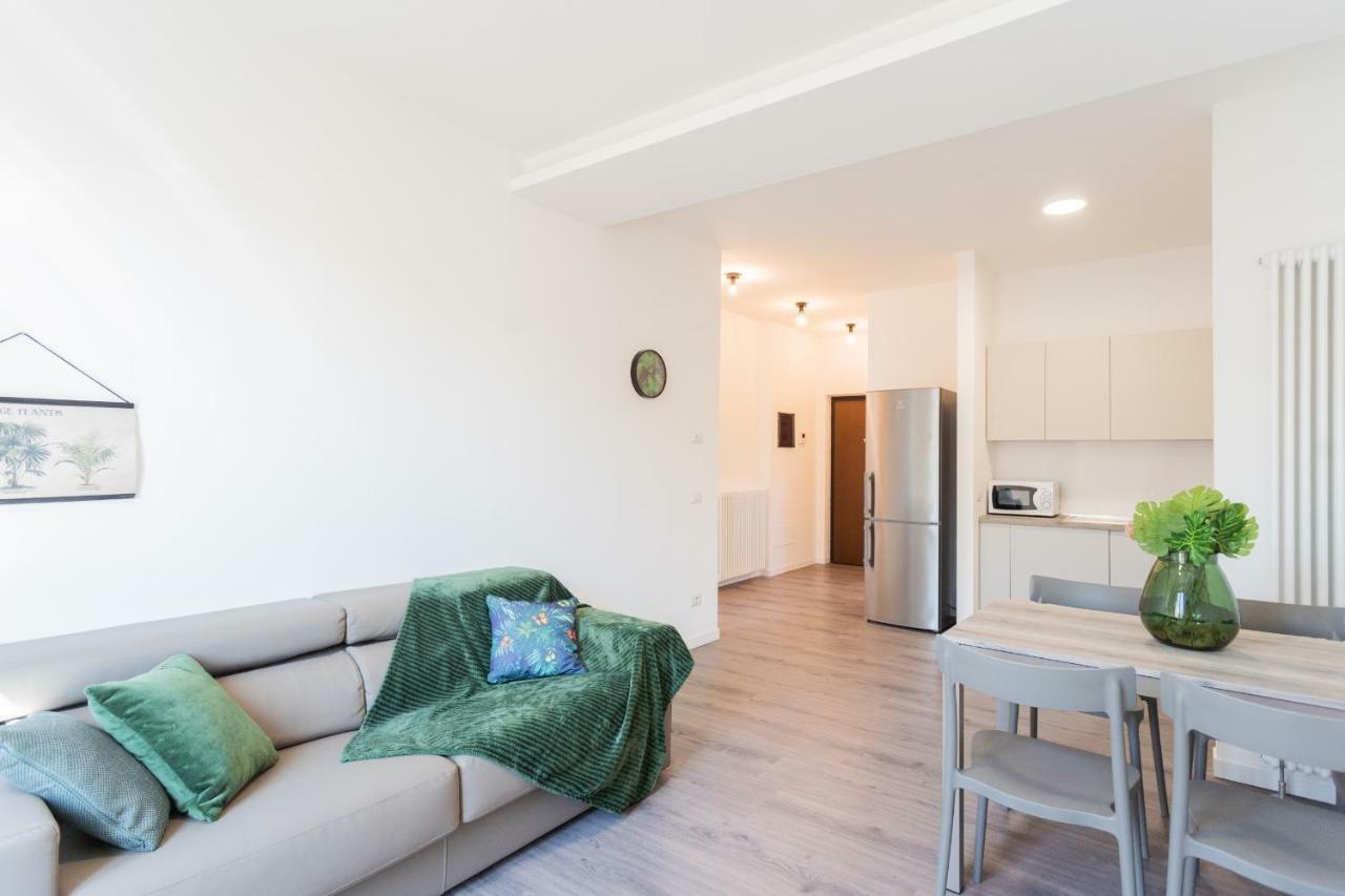 Central & Modern Apartment By Rent All โกโม ภายนอก รูปภาพ