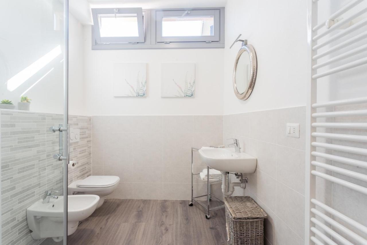 Central & Modern Apartment By Rent All โกโม ภายนอก รูปภาพ